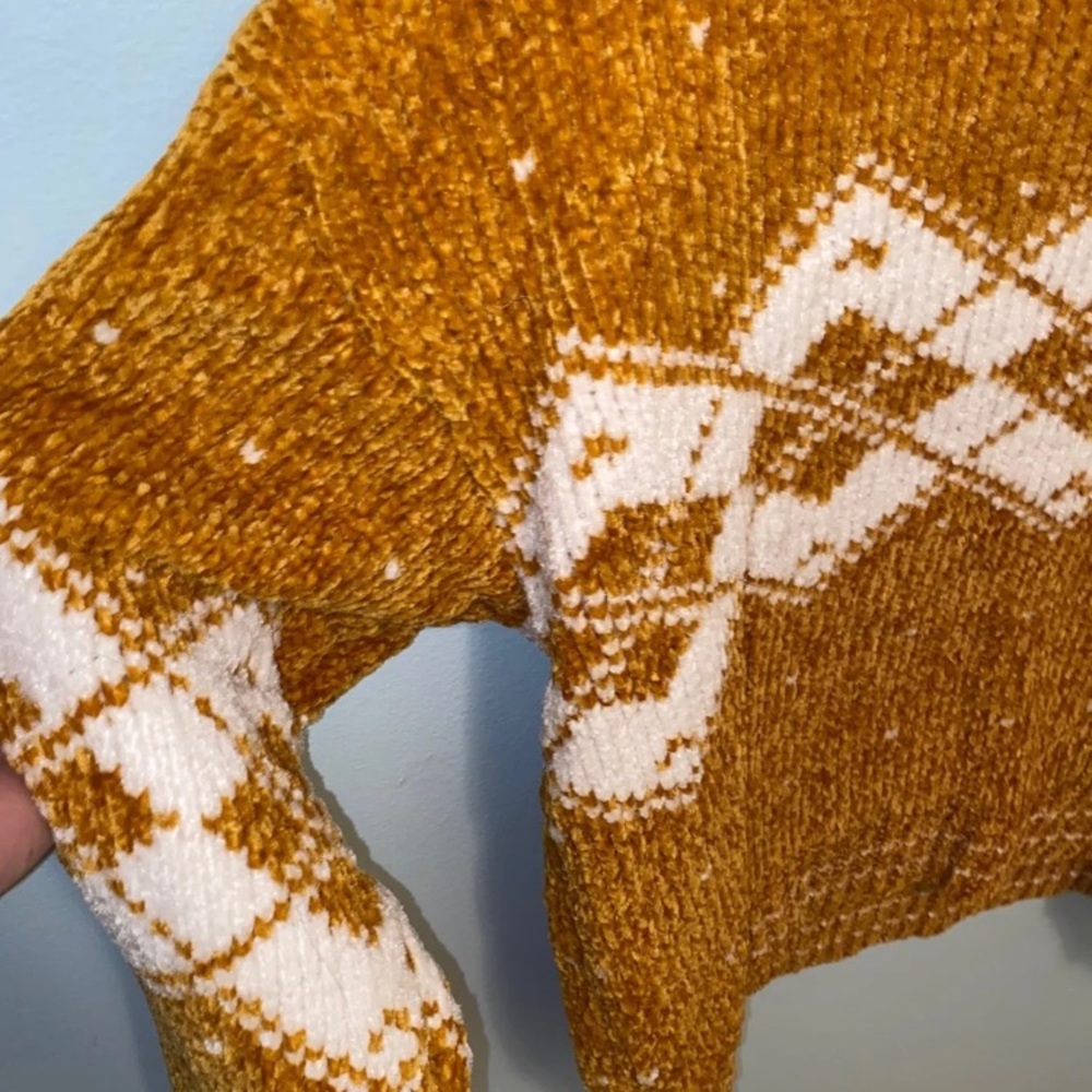 Sweater - Picture 2 of 4